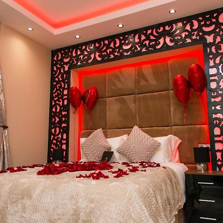 Aphrodite Suites Huddersfield Ngoại thất bức ảnh