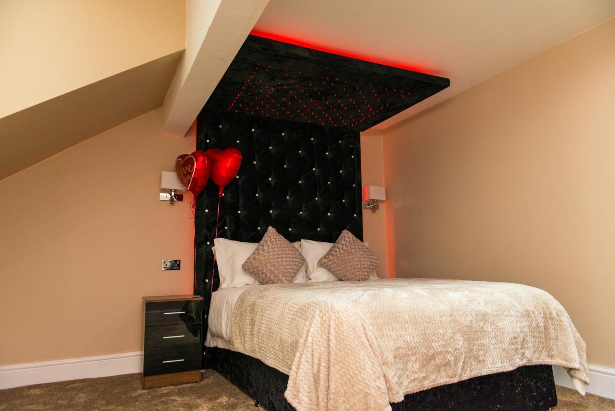 Aphrodite Suites Huddersfield Ngoại thất bức ảnh