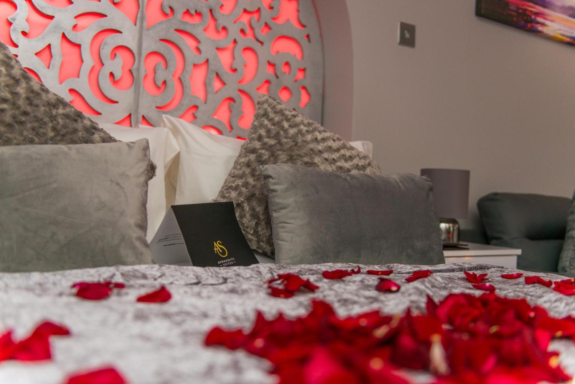 Aphrodite Suites Huddersfield Phòng bức ảnh