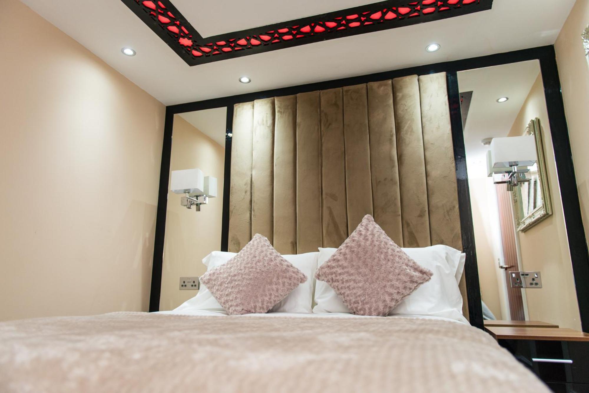 Aphrodite Suites Huddersfield Phòng bức ảnh